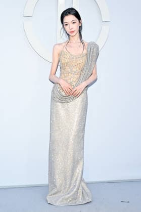 PFW Haute Couture Tony Ward Photocall JR Mengling Yi attending the Tony Ward photocall during Haute Couture Fashion Week in Paris, France, on 6 July 2026. Photo by Julien Reynaud APS-Medias ABACAPRESS.COM Paris France  Copyright: xReynaudxJulien APS-Medias ABACAx