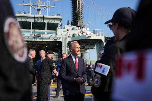 July 6, 2026, Halifax, Ns, Canada: Prime Minister Mark Carney greets sailors following an announcement at HMC Dockyard in Halifax on Monday, July 6, 2026. Halifax Canada  - ZUMAc35_ 20260706_zaf_c35_076 Copyright: xDarrenxCalabresex