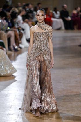 PFW Haute Couture Tony Ward Runway JR A model walks the runway at the Tony Ward show during Haute Couture Fashion Week in Paris, France, on 6 July 2026. Photo by Julien Reynaud APS-Medias ABACAPRESS.COM Paris France  Copyright: xReynaudxJulien APS-Medias ABACAx