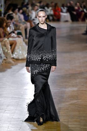 PFW Haute Couture Tony Ward Runway JR A model walks the runway at the Tony Ward show during Haute Couture Fashion Week in Paris, France, on 6 July 2026. Photo by Julien Reynaud APS-Medias ABACAPRESS.COM Paris France  Copyright: xReynaudxJulien APS-Medias ABACAx