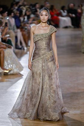PFW Haute Couture Tony Ward Runway JR A model walks the runway at the Tony Ward show during Haute Couture Fashion Week in Paris, France, on 6 July 2026. Photo by Julien Reynaud APS-Medias ABACAPRESS.COM Paris France  Copyright: xReynaudxJulien APS-Medias ABACAx
