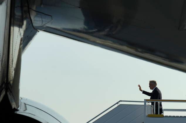 July 6, 2026, Halifax, Ns, Canada: Prime Minister Mark Carney waves as he boards a government plane in Halifax, Monday, July 6, 2026. Halifax Canada  - ZUMAc35_ 20260706_zaf_c35_082 Copyright: xAdrianxWyldx