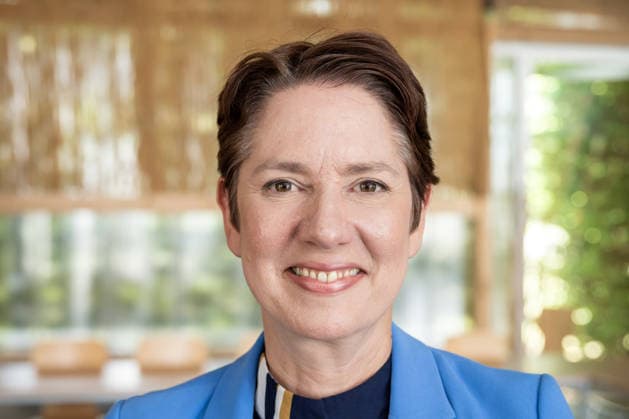 Einsatz Künstlicher Intelligenz in der Landwirtschaft. Im Bild die Ministerin für Landwirtschaft und Verbraucherschutz des Landes Nordrhein-Westfalen Silke Gorißen. Im Rahmen der Tour Starke Zukunft in Nordrhein-Westfalen: KI in Landwirtschaft und Wald besuchte die Ministerin auf ihrer vierten Station das Zukunftslabor der Agrar-, Ernährungs- und Ingenieurwissenschaftlichen Fakultät der Universität Bonn (AEI) auf dem Campus Klein-Altendorf in Rheinbach. *** The Use of Artificial Intelligence in Agriculture Pictured here is Silke Gorißen, Minister of Agriculture and Consumer Protection for the State of North Rhine-Westphalia. As part of the Strong Future in North Rhine-Westphalia: AI in Agriculture and Forestry tour, the min