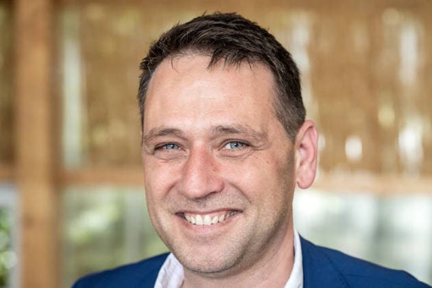 Einsatz Künstlicher Intelligenz in der Landwirtschaft. Im Bild der Bürgermeister von Meckenheim, Sven Schnieber. Im Rahmen der Tour Starke Zukunft in Nordrhein-Westfalen: KI in Landwirtschaft und Wald besuchte die Ministerin für Landwirtschaft und Verbraucherschutz des Landes Nordrhein-Westfalen Silke Gorißen auf ihrer vierten Station das Zukunftslabor der Agrar-, Ernährungs- und Ingenieurwissenschaftlichen Fakultät der Universität Bonn (AEI) auf dem Campus Klein-Altendorf in Rheinbach. *** The Use of Artificial Intelligence in Agriculture Pictured: Sven Schnieber, Mayor of Meckenheim As part of the Strong Future in North Rhine-Westphalia: AI in Agriculture and Forestry tour, Silke Gorißen, Minister of Agriculture and Cons