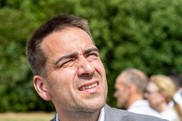 Einsatz Künstlicher Intelligenz in der Landwirtschaft. Im Bild Rheinbachs Bürgermeister Dr. Daniel Phiesel. Im Rahmen der Tour Starke Zukunft in Nordrhein-Westfalen: KI in Landwirtschaft und Wald besuchte die Ministerin für Landwirtschaft und Verbraucherschutz des Landes Nordrhein-Westfalen Silke Gorißen auf ihrer vierten Station das Zukunftslabor der Agrar-, Ernährungs- und Ingenieurwissenschaftlichen Fakultät der Universität Bonn (AEI) auf dem Campus Klein-Altendorf in Rheinbach. *** The Use of Artificial Intelligence in Agriculture Pictured: Rheinbach Mayor Dr. Daniel Phiesel As part of the Strong Future in North Rhine-Westphalia: AI in Agriculture and Forestry tour, Silke Gorißen, Minister of Agriculture and Consumer P