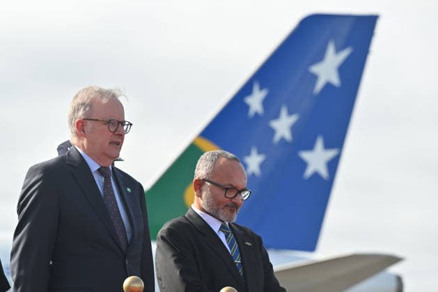 ANTHONY ALBANESE PACIFIC ISLANDS VISIT, Australian Prime Minister Anthony Albanese and Solomon Islands Prime Minister Matthew Wale at Honiara Airport in Honiara, Solomon Islands, Tuesday, July 7, 2026. ( NO ARCHIVING HONIARA SOLOMON ISLANDS  Copyright: xMICKxTSIKASx 20260707119281866951