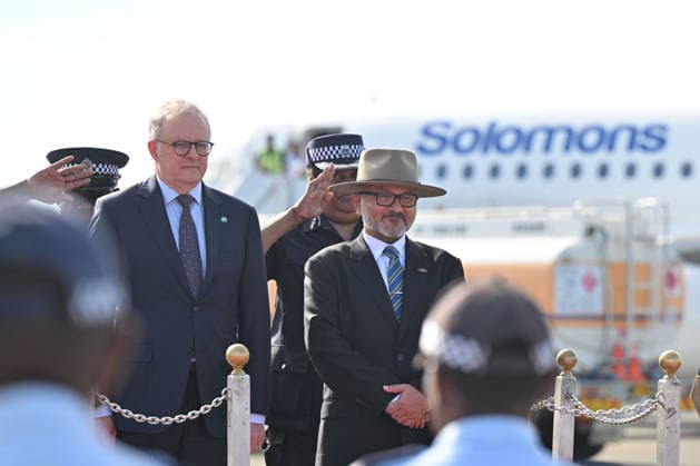 ANTHONY ALBANESE PACIFIC ISLANDS VISIT, Australian Prime Minister Anthony Albanese and Solomon Islands Prime Minister Matthew Wale at Honiara Airport in Honiara, Solomon Islands, Tuesday, July 7, 2026. ( NO ARCHIVING HONIARA SOLOMON ISLANDS  Copyright: xMICKxTSIKASx 20260707187747758237