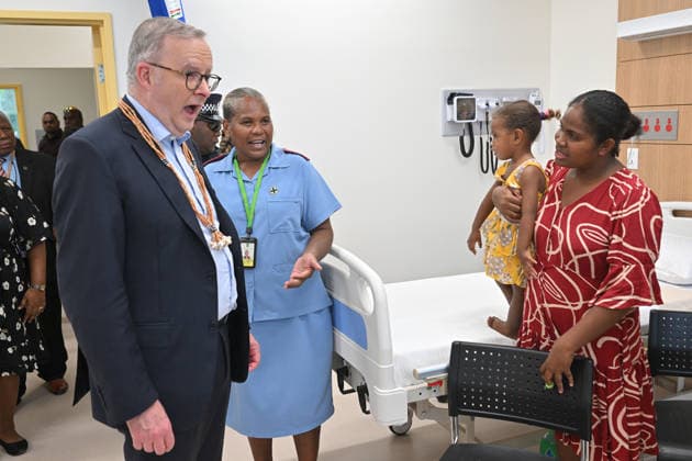 ANTHONY ALBANESE PACIFIC ISLANDS VISIT, Australia™s Prime Minister Anthony Albanese speaks to mothers and their babies at the newly built Naha Birthing and Urban Health Centre in Honiara, Solomon Islands, Tuesday, July 7, 2026. ( NO ARCHIVING HONIARA SOLOMON ISLANDS  Copyright: xMICKxTSIKASx 20260707120123246934