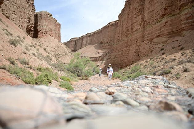 ZHANGYE, CHINA - JULY 06: Tourists wearing astronaut suits experience space roaming at Alien Valley Geopark on July 6, 2026 in Sunan Yugur Autonomous County, Zhangye City, Gansu Province of China. The scenic area features natural landscapes that resemble the surface of an alien planet.  Copyright: xChinaxNewsxServicex 111652657320