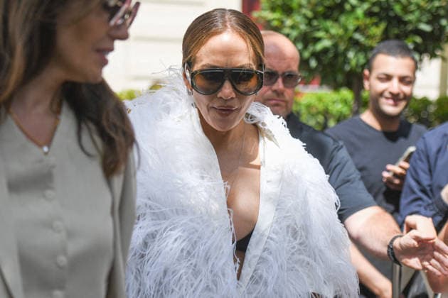 Jennifer Lopez Leaving The Hotel La Reserve - Paris JLO, Jennifer Lopez is seen leaving the Hotel La Reserve as part of Paris Fashion Week in Paris, France on July 7, 2026. Photo by Florian Poitout ABACAPRESS.COM Paris France  Copyright: xPoitoutxFlorian ABACAx