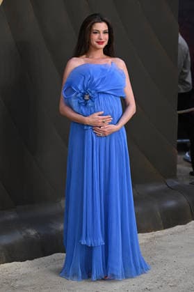 Pregnant Anne Hathaway At The Odyssey Film Premiere - London Pregnant Anne Hathaway attends the world premiere of The Odyssey during the film s London premiere in London, UK on July 6, 2026. Photo by Stuart Hardy ABACAPRESS.COM London London United Kingdom  Copyright: xStuartxHardy ABACAPRESS.COMx