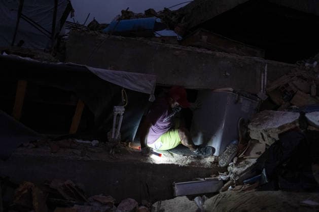 Digging with bare hands: A father s search for his daughters in Venezuela CARABALLEDA, VENEZUELA - JULY 06: Jefersson Caripe searches through the rubble of a collapsed building with volunteers in the Caribe area of La Guaira state, Venezuela, on July 06, 2026, following twin earthquakes that struck the country s Caribbean coast. Caripe is searching for his two daughters, who remain missing after the disaster, while volunteers use shovels, picks and their bare hands to clear the debris. Before the earthquakes, Caripe and his wife operated a beachfront business in the area. Diko Betancourt Anadolu Caraballeda Venezuela. Editorial use only. Please get in touch for any other usage.  Copyright: x2026xAnadoluxDikoxBetancourtx