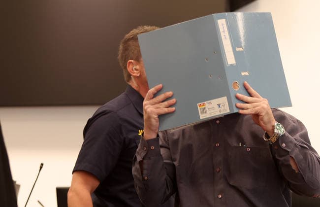 Vor dem Landgericht Nürnberg-Fürth beginnt heute den 7. Juli 2026 der Prozess gegen einen 53-jährigen Mann aus dem Landkreis Erlangen-Höchstadt . Ihm wird vorgeworfen, über einen Messenger-Dienst den schweren sexuellen Missbrauch an einem Mädchen auf den Philippinen angeleitet, per Livestream verfolgt und dafür die Mutter bezahlt zu haben. Die vorgeworfenen Taten sollen zwischen 2019 und 2022 stattgefunden haben. Das betroffene Mädchen war damals 8 bis 11 Jahre . Der Fall wurde von der Zentralstelle Cybercrime Bayern (Generalstaatsanwaltschaft Bamberg) geführt . in Nürnberg , Bayern , Deutschland . Juli 07 , 2026 . Photo by: Davide Elias IPA Photo Pressefoto DENL Copyright: xDavidexEliasx