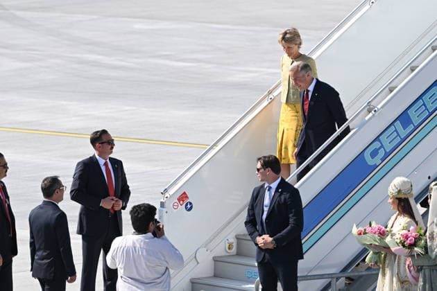 NATO Heads of State and Government Summit in Ankara ANKARA, TURKIYE - JULY 07: Canadian Prime Minister Mark Carney and his wife, Diana Fox Carney, arrive at Ankara Airport to attend the 36th NATO Heads of State and Government Summit in Ankara, Turkiye, on July 07, 2026. Abdullah Guclu Anadolu Ankara Turkey. Editorial use only. Please get in touch for any other usage.  Copyright: x2026xAnadoluxAbdullahxGuclux