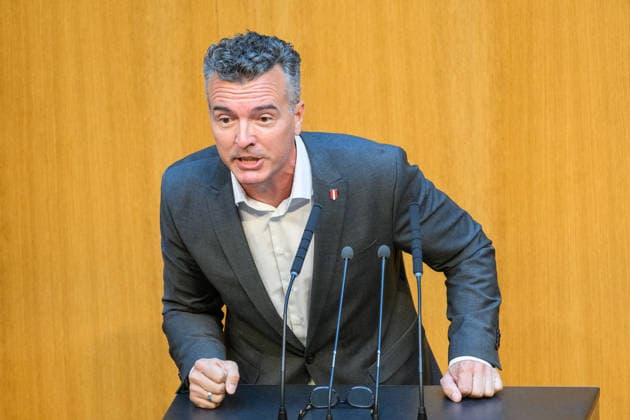 - Wien 7.7.2026 - 87. Sitzung des Nationalrats. TO: Volksgruppengesetz und Gerichtsorganisationsgesetz. PHOTO: Abg. Gernot Darmann (FPÖ) 87th sitting of the National Council. Nationalrat, Nationalratssitzung, Parlamentssitzung, Parlament, Plenum 87. Sitzung des Nationalrats *** Vienna, July 7, 2026, 87th Session of the National Council: Agenda Item—Ethnic Groups Act and Court Organization Act. PHOTO: Rep. Gernot Darmann, FPÖ. 87th Session of the National Council; National Council, National Council session, parliamentary session, Parliament, plenary session 87th session of the National Council 