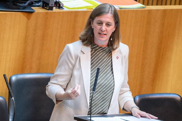 - Wien 7.7.2026 - 87. Sitzung des Nationalrats. TO: Alternative Investmentfonds Manager-Gesetz. PHOTO: Finanzstaatssekretärin Barbara Eibinger-Miedl (ÖVP) 87th sitting of the National Council. Nationalrat, Nationalratssitzung, Parlamentssitzung, Parlament, Plenum 87. Sitzung des Nationalrats *** Vienna, July 7, 2026—87th Session of the National Council: Agenda Item—Alternative Investment Fund Managers Act. PHOTO: State Secretary for Finance Barbara Eibinger Miedl (ÖVP). 87th session of the National Council; National Council, National Council session, parliamentary session, Parliament, plenary session 87th session of the National Council 
