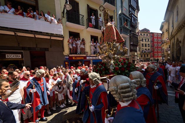 San Fermín Procession 2026 San Fermín Procession during the 2026 San Fermín Festival, on July 7, 2026, in Pamplona, Navarre, Spain. Thousands of Pamplona residents dressed in white and red have taken to the streets of Pamplona, on the main day of the San Fermín festivities, to accompany the saint on his procession through the city’s Old Town. The figure of San Fermín was accompanied by buglers, kettledrummers, dantzaris, mace-bearers, an honor guard, txistularis, bagpipers, the Parade of Giants and Bigheads, and the municipal band, La Pamplonesa JULY 7, 2026 Pamplona, Navarre Pamplona, Navarre, Spain  Copyright: xEduardoxSanzx 7651156