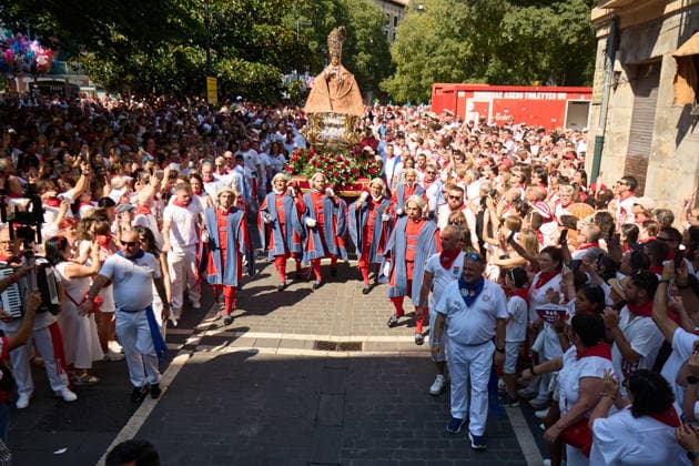 San Fermín Procession 2026 San Fermín Procession during the 2026 San Fermín Festival, on July 7, 2026, in Pamplona, Navarre, Spain. Thousands of Pamplona residents dressed in white and red have taken to the streets of Pamplona, on the main day of the San Fermín festivities, to accompany the saint on his procession through the city’s Old Town. The figure of San Fermín was accompanied by buglers, kettledrummers, dantzaris, mace-bearers, an honor guard, txistularis, bagpipers, the Parade of Giants and Bigheads, and the municipal band, La Pamplonesa JULY 7, 2026 Pamplona, Navarre Pamplona, Navarre, Spain  Copyright: xEduardoxSanzx 7651174