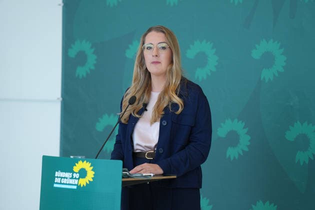 Pressekonferenz der Gruenen vor der Fraktionssitzung im Bundestag Katharina Droege im Portrait bei der Pressekonferenz im Vorfeld der Fraktionssitzung im Bundestag, Berlin, 07.07.2026 Berlin Berlin Deutschland *** Green Party press conference ahead of the parliamentary group meeting in the Bundestag: A portrait of Katharina Droege at the press conference ahead of the parliamentary group meeting in the Bundestag, Berlin, July 7, 2026, Berlin, Berlin, Germany