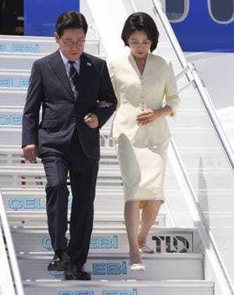 South Korean President Lee Jae Myung arrives in Ankara for NATO summit ANKARA, TURKIYE - JULY 7: South Korean President Lee Jae Myung and his wife Kim Hea Kyung arrive at Esenboga Airport to attend the 36th NATO Heads of State and Government Summit, in Ankara, Turkiye on July 7, 2026. Metin Aktas Anadolu Ankara Turkey. Editorial use only. Please get in touch for any other usage.  Copyright: x2026xAnadoluxMetinxAktasx