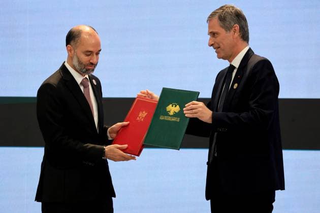 President Macron Visits Syria - Economic Forum Syrian Chairman of the Border and Customs Authority Qutaiba Badawi (L) and CMA CGM Group Chairman and CEO Rodolphe Saade pose holding the Strategic Partnership agreement between the Syrian Arab Republic and CMA CGM during an agreement signing ceremony in Damascus on July 7, 2026. French President Emmanuel Macron arrived in Damascus on July 6, 2026 for the first visit by a Western European head of state since Syria s new authorities took power in 2024, an AFP journalist said. Macron, who will depart on July 7, 2026, will advocate for a free, pluralist Syria that respects each of its components and plays a role in moderating Middle East tensions, the French presidency told journalists ahead of  Copyright: xMarinxLudovic Pool ABACAx