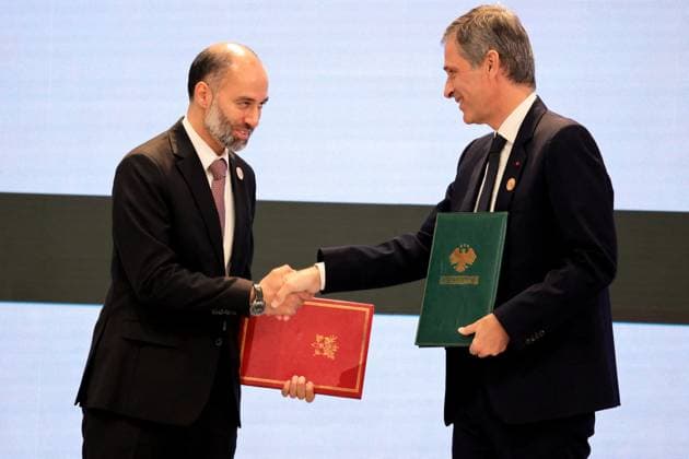 President Macron Visits Syria - Economic Forum Syrian Chairman of the Border and Customs Authority Qutaiba Badawi (L) and CMA CGM Group Chairman and CEO Rodolphe Saade pose holding the Strategic Partnership agreement between the Syrian Arab Republic and CMA CGM during an agreement signing ceremony in Damascus on July 7, 2026. French President Emmanuel Macron arrived in Damascus on July 6, 2026 for the first visit by a Western European head of state since Syria s new authorities took power in 2024, an AFP journalist said. Macron, who will depart on July 7, 2026, will advocate for a free, pluralist Syria that respects each of its components and plays a role in moderating Middle East tensions, the French presidency told journalists ahead of  Copyright: xMarinxLudovic Pool ABACAx