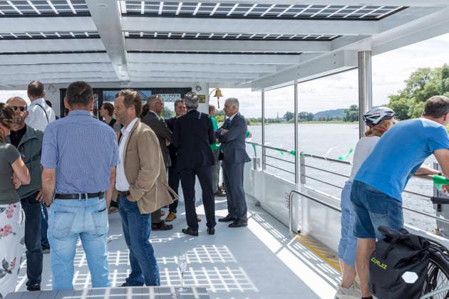 Offizielle Einweihung der neuen E-Fähre Ritter Karras auf der Elbe zwischen Coswig und Gauernitz, Fähranleger in Coswig-Kötitz, Landkreis Meißen, Sachsen, Deutschland *** Official inauguration of the new E-class ferry Ritter Karras on the Elbe River between Coswig and Gauernitz, ferry terminal in Coswig-Kötitz, Meissen District, Saxony, Germany