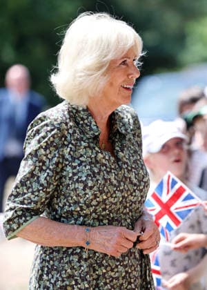 Queen Camilla Commemorates 100 Years Of Winnie The Pooh HARTFIELD, ENGLAND - JULY 07: Queen Camilla speaks with local school children during her visit to Ashdown Forest to commemorate 100 Years of Winnie-the-Pooh at Ashdown Forest on July 07, 2026 in Hartfield, England. Ashdown Forest was the inspiration for the Hundred Acre Wood in A.A. Milne s classic Winnie-the-Pooh children s books. The Queen visited the forest in her role as patron of the Royal Literary Fund., Credit:Chris Jackson PA ROTA - B68 Avalon United Kingdom, England, Hartfield, Ashdown Forest  Copyright: xChrisxJacksonx xPAxROTAx-xB68x xAvalonx 1115013663