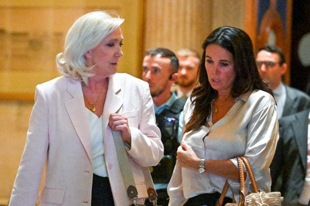 Marine Le Pen, president of the National Rally, accompanied by Member of the European Parliament Catherine Griset, leaves the Paris Court of Appeals, France, on July 7, 2026, following the verdict in the appeal trial of former and current RN members accused of embezzling European public funds in a case involving the creation of fictitious jobs at the European Parliament. The Court of Appeals sentenced Marine Le Pen, leader of the French far right, to one year of house arrest with an electronic ankle monitor in connection with this case, thereby jeopardizing her presidential candidacy next April. She was also barred from running for office for 15 months, a ban that was set to expire this year. Christian Liewig Bestimage President of the Ras  Copyright: xChristianxLiewigx xBestimagexChristianxLiewigx xBestimagex