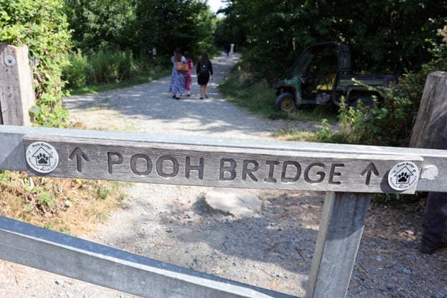 Queen Camilla Commemorates 100 Years Of Winnie The Pooh in Hartfield, UK, 07 July 2026 HARTFIELD, ENGLAND - JULY 07: A sign directing the way to ˜Pooh Bridge™ in Ashdown Forest at Ashdown Forest on July 07, 2026 in Hartfield, England. Ashdown Forest was the inspiration for the Hundred Acre Wood in A.A. Milne s classic Winnie-the-Pooh children s books. The Queen visited the forest in her role as patron of the Royal Literary Fund., Credit:Chris Jackson PA ROTA - B68 Avalon Hartfield, United Kingdom  Copyright: xChrisxJacksonx xPAxROTAx-xB68x xAvalonx 1115017882