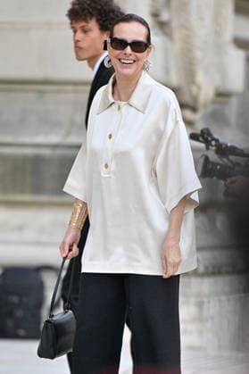 PFW Haute Couture Chanel Outside Arrivals JR Carole Bouquet arriving at the Chanel show during Haute Couture Fashion Week in Paris, France, on 7 July 2026. Photo by Julien Reynaud APS-Medias ABACAPRESS.COM Paris France  Copyright: xReynaudxJulien APS-Medias ABACAx