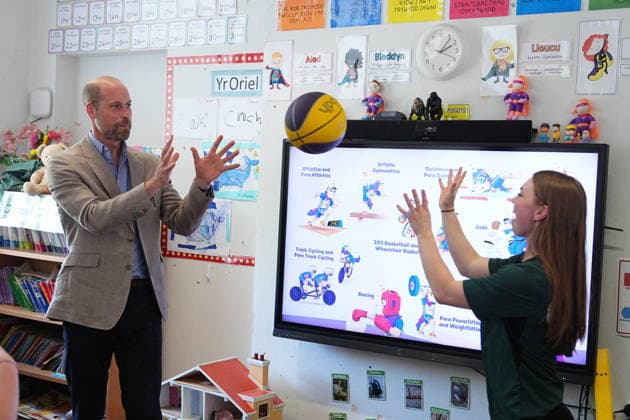 Prince William visits the London Welsh School in London, UK, 07 July 2026 The Prince of Wales plays netball during his visit to the Ysgol Gymraeg Llundain (The London Welsh School) in Hanwell, West London, to join pupils in sending their best wishes to Team Wales ahead of the Glasgow 2026 Commonwealth Games, taking place from July 23 to August 2, featuring 10 sports and six para-sports. Picture date: Tuesday July 7, 2026., Credit:Aaron Chown PA ROTA - B68 Avalon London, United Kingdom  Copyright: xAaronxChownx xPAxROTAx-xB68x xAvalonx 1115025223