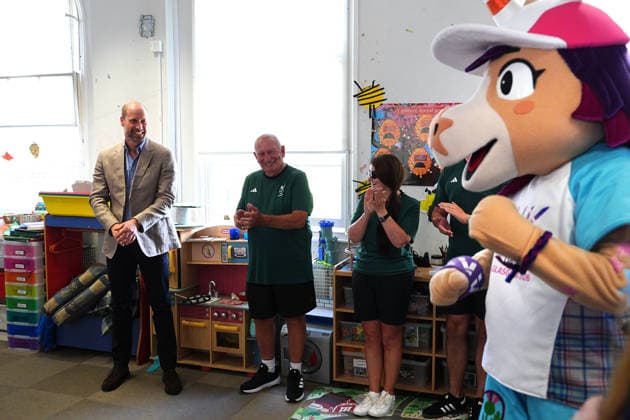 Prince William visits the London Welsh School in London, UK, 07 July 2026 The Prince of Wales (left) meets Finnie, the Official Glasgow 2026 Mascot, during his visit to the Ysgol Gymraeg Llundain (The London Welsh School) in Hanwell, West London, to join pupils in sending their best wishes to Team Wales ahead of the Glasgow 2026 Commonwealth Games, taking place from July 23 to August 2, featuring 10 sports and six para-sports. Picture date: Tuesday July 7, 2026., Credit:Aaron Chown PA ROTA - B68 Avalon London, United Kingdom  Copyright: xAaronxChownx xPAxROTAx-xB68x xAvalonx 1115025311