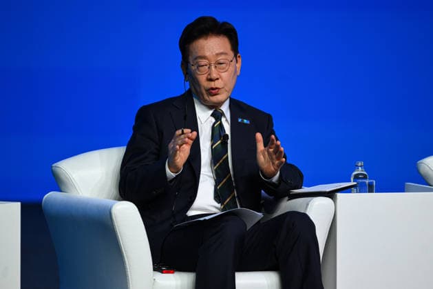 Defense Industry Forum at 36th NATO Summit in Ankara ANKARA, TURKIYE - JULY 7: South Korean President Lee Jae Myung delivers a speech during the Defense Industry Forum as part of the 36th NATO Summit of Heads of State and Government in Ankara, Turkiye on July 7, 2026. Akin Celiktas Anadolu Ankara Turkey. Editorial use only. Please get in touch for any other usage.  Copyright: x2026xAnadoluxAkinxCeliktasx