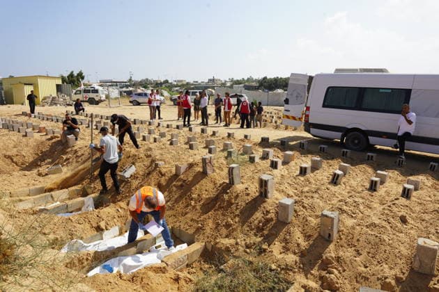 Red Cross teams examined the mass grave in the Deir al-Balah DEIR AL-BALAH, GAZA, PALESTINE - JULY 7: Officials of the International Committee of the Red Cross (ICRC) continue their work at a mass grave to collect samples from bodies for DNA testing during an investigation for unidentified victims of Israeli attacks in Deir al-Balah, Gaza, Palestine on July 07, 2026. Anas Zeyad Fteha Anadolu Deir al-Balah Gaza. Editorial use only. Please get in touch for any other usage.  Copyright: x2026xAnadoluxAnasxZeyadxFtehax