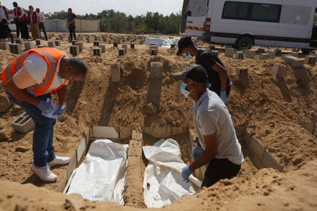 Red Cross teams examined the mass grave in the Deir al-Balah DEIR AL-BALAH, GAZA, PALESTINE - JULY 7: Officials of the International Committee of the Red Cross (ICRC) continue their work at a mass grave to collect samples from bodies for DNA testing during an investigation for unidentified victims of Israeli attacks in Deir al-Balah, Gaza, Palestine on July 07, 2026. Anas Zeyad Fteha Anadolu Deir al-Balah Gaza. Editorial use only. Please get in touch for any other usage.  Copyright: x2026xAnadoluxAnasxZeyadxFtehax