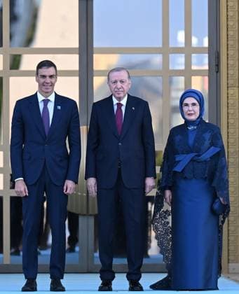 NATO Ankara Summit ANKARA, TURKIYE - JULY 07: Turkish President Recep Tayyip Erdogan (C) and his wife Emine Erdogan welcome (R) Spanish Prime Minister Pedro Sanchez (L) during a reception hosted in honor of heads of state, heads of government and their spouses attending the 36th NATO Summit at the Presidential Complex in Ankara, Turkiye, on July 7, 2026. Mehmet Ali Ozcan Anadolu Ankara Turkey. Editorial use only. Please get in touch for any other usage.  Copyright: x2026xAnadoluxMehmetxAlixOzcanx