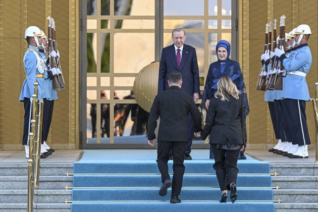 NATO Ankara Summit ANKARA, TURKIYE - JULY 7: Turkish President Recep Tayyip Erdogan (rear left) and his wife Emine Erdogan (rear right) welcome Ukrainian President Volodymyr Zelenskyy (front left) and his wife, Olena Zelenska (front right), during a reception hosted for heads of state and government attending the 36th NATO Summit and their spouses at the Presidential Complex in Ankara, Turkiye, on July 7, 2026. Mehmet Ali Ozcan Anadolu Ankara Turkey. Editorial use only. Please get in touch for any other usage.  Copyright: x2026xAnadoluxMehmetxAlixOzcanx