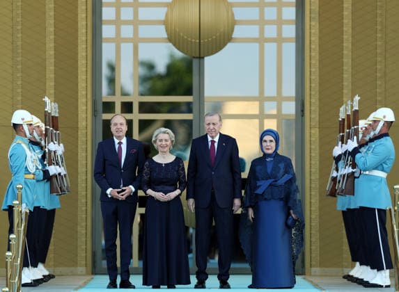 NATO Ankara Summit ANKARA, TURKIYE - JULY 7: (----EDITORIAL USE ONLY - MANDATORY CREDIT - TURKISH PRESIDENCY MURAT KULA HANDOUT - NO MARKETING NO ADVERTISING CAMPAIGNS - DISTRIBUTED AS A SERVICE TO CLIENTS----) Turkish President Recep Tayyip Erdogan and his wife Emine Erdogan welcome European Commission President Ursula von der Leyen ???during a reception hosted for heads of state and government attending the 36th NATO Summit and their spouses at the Presidential Complex in Ankara, Turkiye, on July 7, 2026. Turkish Presidency Murat Kula Handout Anadolu Ankara Turkey. Editorial use only. Please get in touch for any other usage.  Copyright: x2026xAnadoluxTurkishxPresidencyx xMuratxKulax xHandoutx