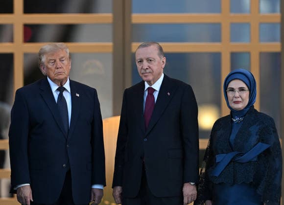 NATO Ankara Summit ANKARA, TURKIYE - JULY 7: Turkish President Recep Tayyip Erdogan (C) and his wife Emine Erdogan (R) welcome US President Donald Trump (L) during a reception hosted for heads of state and government attending the 36th NATO Summit and their spouses at the Presidential Complex in Ankara, Turkiye, on July 7, 2026. Mehmet Ali Ozcan Anadolu Ankara Turkey. Editorial use only. Please get in touch for any other usage.  Copyright: x2026xAnadoluxMehmetxAlixOzcanx