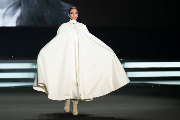 PFW - Stephane Rolland Runway Nieves Álvarez walks the runway during the Stephane Rolland Haute Couture Fall Winter 2026 2027 show as part of Paris Fashion Week in Paris, France on July 07, 2026. Photo by Laurent Zabulon ABACAPRESS.COM Paris  Copyright: xZabulonxLaurent ABACAx