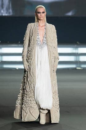 PFW - Stephane Rolland Runway A model walks the runway during the Stephane Rolland Haute Couture Fall Winter 2026 2027 show as part of Paris Fashion Week in Paris, France on July 07, 2026. Photo by Laurent Zabulon ABACAPRESS.COM  Copyright: xZabulonxLaurent ABACAx