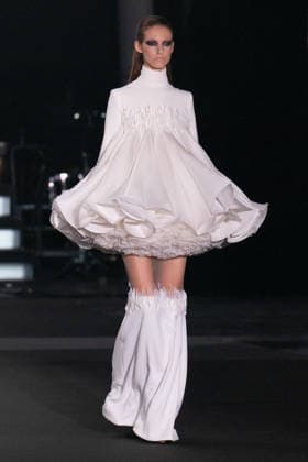 PFW - Stephane Rolland Runway A model walks the runway during the Stephane Rolland Haute Couture Fall Winter 2026 2027 show as part of Paris Fashion Week in Paris, France on July 07, 2026. Photo by Laurent Zabulon ABACAPRESS.COM  Copyright: xZabulonxLaurent ABACAx
