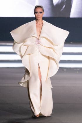 PFW - Stephane Rolland Runway A model walks the runway during the Stephane Rolland Haute Couture Fall Winter 2026 2027 show as part of Paris Fashion Week in Paris, France on July 07, 2026. Photo by Laurent Zabulon ABACAPRESS.COM  Copyright: xZabulonxLaurent ABACAx