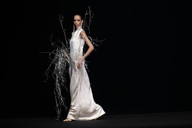 PFW - Stephane Rolland Runway A model walks the runway during the Stephane Rolland Haute Couture Fall Winter 2026 2027 show as part of Paris Fashion Week in Paris, France on July 07, 2026. Photo by Laurent Zabulon ABACAPRESS.COM  Copyright: xZabulonxLaurent ABACAx
