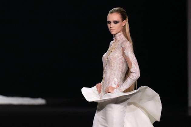 PFW - Stephane Rolland Runway A model walks the runway during the Stephane Rolland Haute Couture Fall Winter 2026 2027 show as part of Paris Fashion Week in Paris, France on July 07, 2026. Photo by Laurent Zabulon ABACAPRESS.COM  Copyright: xZabulonxLaurent ABACAx