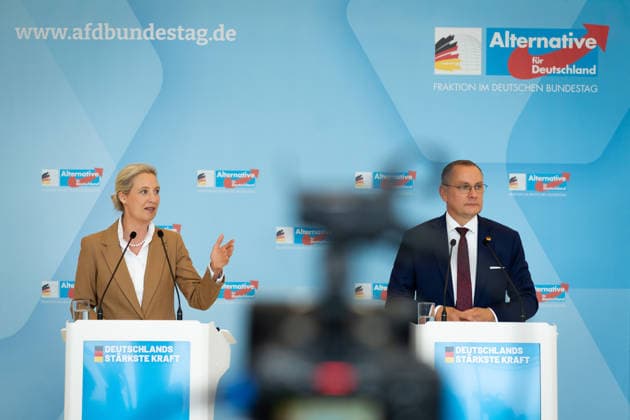 AfD, Alice Weidel, Tino Chrupalla Bundestag, Bundestagsfraktion, AfD, Pressestatement, Vorsitzende, Bundessprecherin, Alice Weidel, Vorsitzender, Bundessprecher, Tino Chrupalla Berlin Berlin GER *** AfD, Alice Weidel, Tino Chrupalla, Bundestag, Bundestag parliamentary group, AfD, press statement, chairwoman, national spokesperson, Alice Weidel, chairman, national spokesperson, Tino Chrupalla, Berlin, Berlin, GER