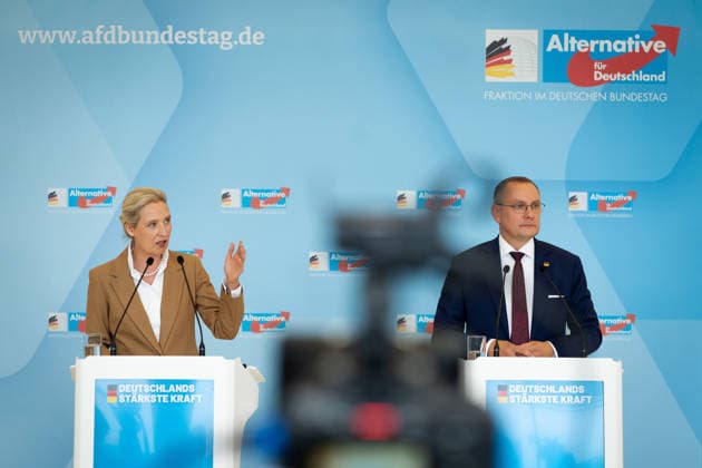 AfD, Alice Weidel, Tino Chrupalla Bundestag, Bundestagsfraktion, AfD, Pressestatement, Vorsitzende, Bundessprecherin, Alice Weidel, Vorsitzender, Bundessprecher, Tino Chrupalla Berlin Berlin GER *** AfD, Alice Weidel, Tino Chrupalla, Bundestag, Bundestag parliamentary group, AfD, press statement, chairwoman, national spokesperson, Alice Weidel, chairman, national spokesperson, Tino Chrupalla, Berlin, Berlin, GER