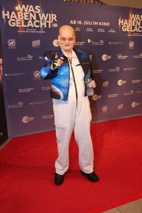 Hella von Sinnen bei der Was Haben Wir Gelacht Dokufilm Premiere am 7.07.2026 im Cineplex Filmpalast in Koeln Hella von Sinnen attends the premiere of the documentary film Was Haben Wir Gelacht on July 7, 2026, at the Cineplex Filmpalast in Cologne, Germany Was Haben Wir Gelacht Premiere in Koeln *** Hella von Sinnen at the premiere of the documentary film *Was Haben Wir Gelacht* on July 7, 2026, at the Cineplex Filmpalast in Cologne. Hella von Sinnen attends the premiere of the documentary film *Was Haben Wir Gelacht* on July 7, 2026, at the Cineplex Filmpalast in Cologne, Germany. Was Haben Wir Gelacht Premiere in Cologne 