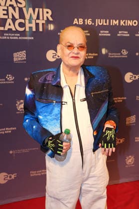 Hella von Sinnen bei der Was Haben Wir Gelacht Dokufilm Premiere am 7.07.2026 im Cineplex Filmpalast in Koeln Hella von Sinnen attends the premiere of the documentary film Was Haben Wir Gelacht on July 7, 2026, at the Cineplex Filmpalast in Cologne, Germany Was Haben Wir Gelacht Premiere in Koeln *** Hella von Sinnen at the premiere of the documentary film *Was Haben Wir Gelacht* on July 7, 2026, at the Cineplex Filmpalast in Cologne. Hella von Sinnen attends the premiere of the documentary film *Was Haben Wir Gelacht* on July 7, 2026, at the Cineplex Filmpalast in Cologne, Germany. Was Haben Wir Gelacht Premiere in Cologne 